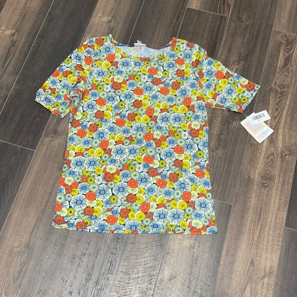Beautiful Lularoe top 3/4 length sleeve